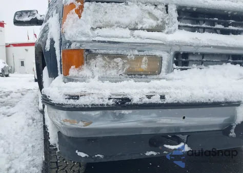 1999 Chevrolet Suburban 1500 Lt z USA, uszkodzony, nr VIN 3GNFK16R6XG185457